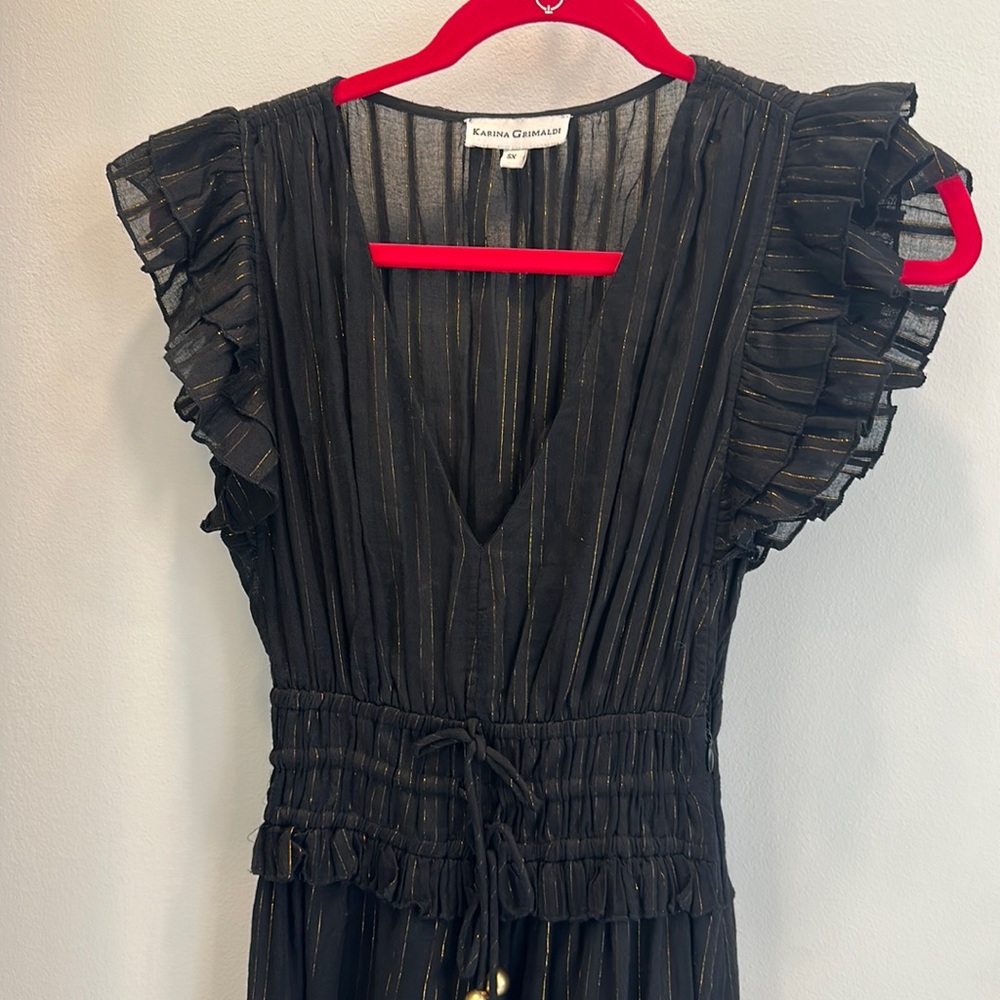 Sexy black and gold maxi dress - so flattering!